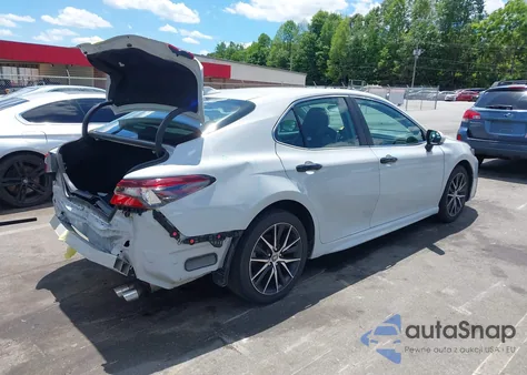 2022 Toyota Camry Se/Se Nightshade Edition z USA, uszkodzony, nr VIN 4T1G11AK2NU007111